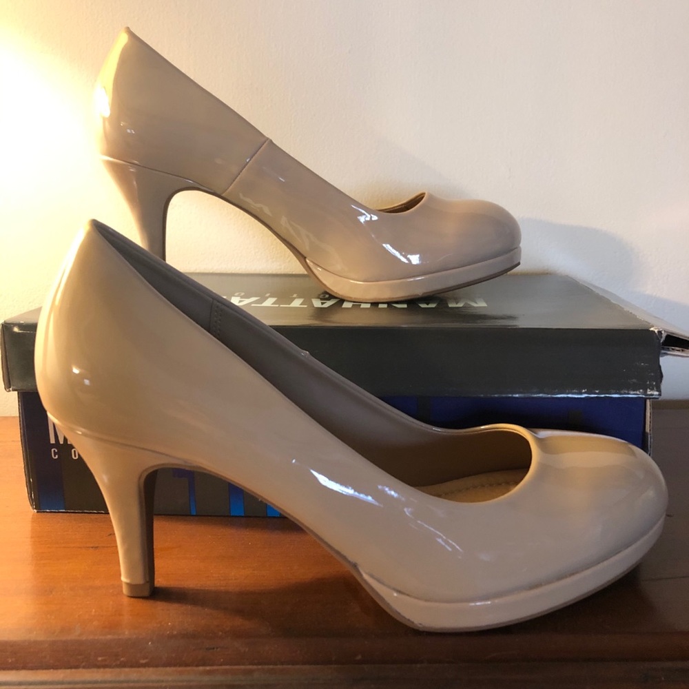 Beige Patent leather pumps, size 9.5